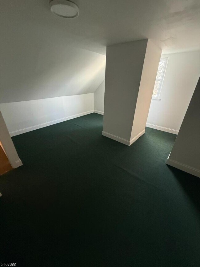 Building Photo - 28 Reid St