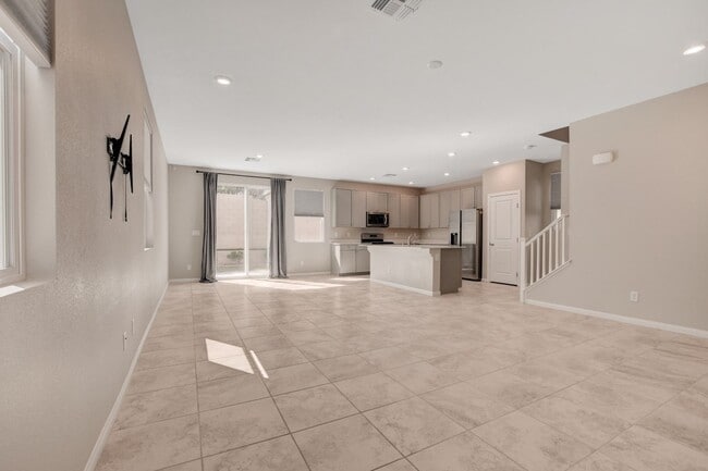 Building Photo - Gorgeous 4 Bedroom, 2 Story Home in SW/Mou...