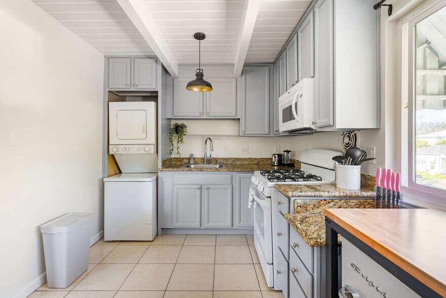 Building Photo - 2312 Bonar St