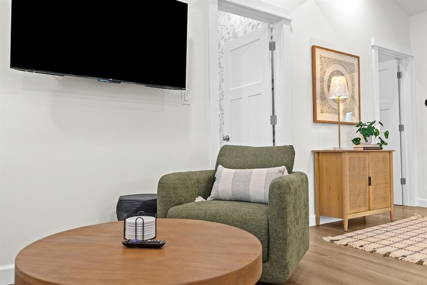 Building Photo - 221 Ardmore Dr