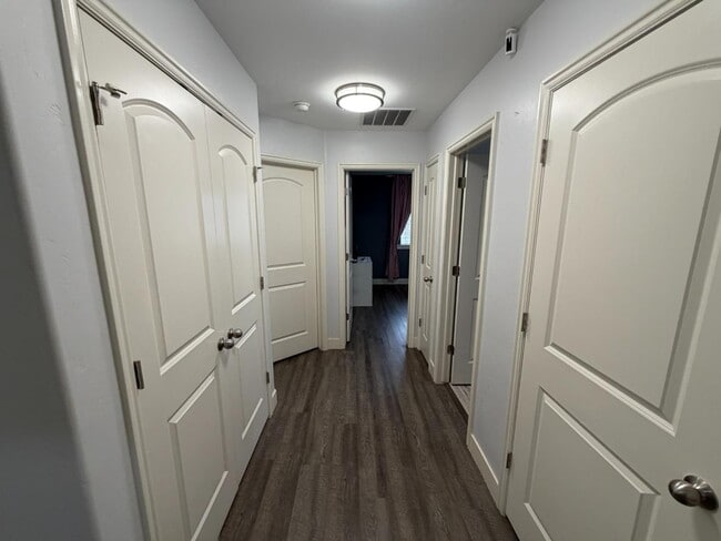 Building Photo - 6929 S Vlg Hvn Dr