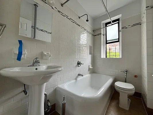 Building Photo - 1 bedroom in BRONX NY 10463