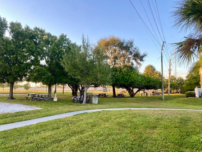 Building Photo - 1400 Gandy Blvd N