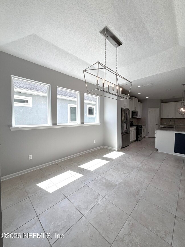 Building Photo - 197 Spring Park Ave