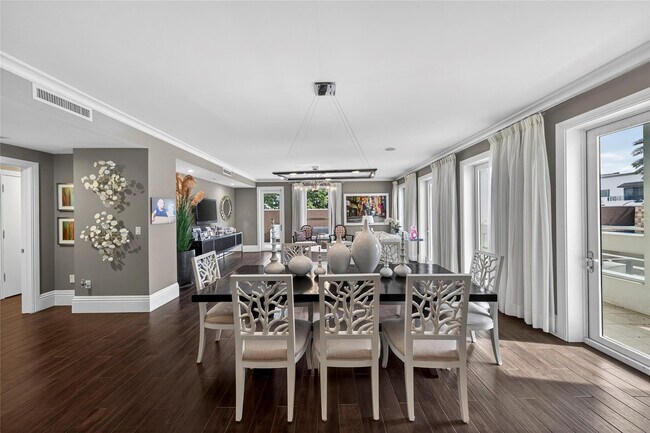 Building Photo - 455 E Palmetto Park Rd