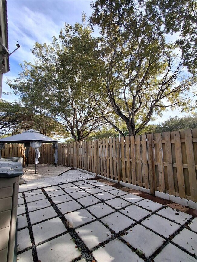 Building Photo - 14385 SW 120th Ct