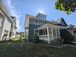 Building Photo - 3029 Fremont Ave S