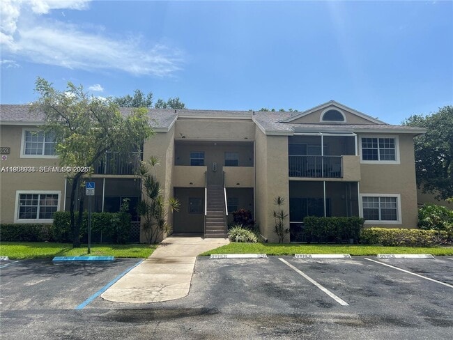 Building Photo - 660 Cypress Club Way