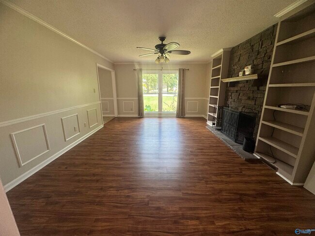 Building Photo - 915 Highland Dr