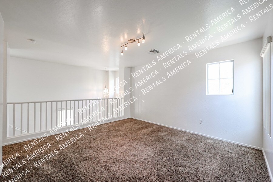Building Photo - 1491 S Swallow Ln