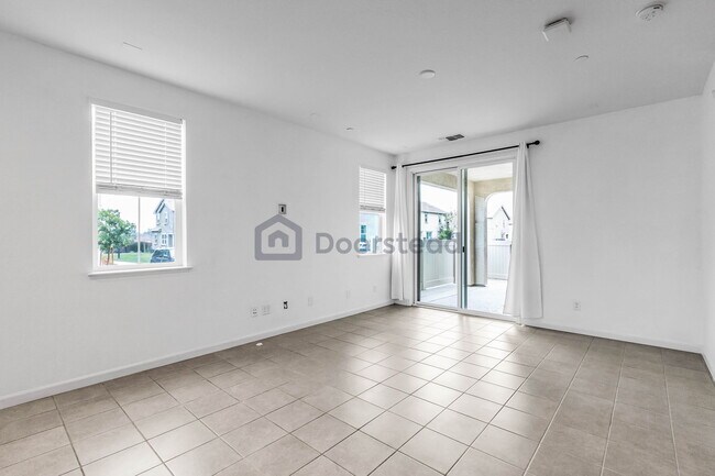 Building Photo - 1056 Knox Way
