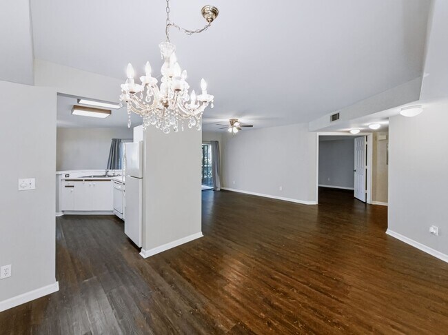 Building Photo - ** COACH HOMES @ BERKSHIRE LAKES ** 2 BED / 2 BATH - 1ST FLOOR CONDO - GARAGE - ANNUAL RENTAL
