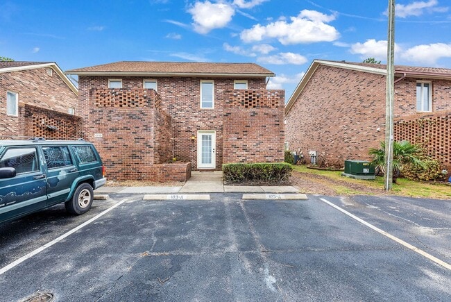 Building Photo - Master Suite with Balcony!!! Completely remodeled 2 level townhome close to the beaches of Surfside!