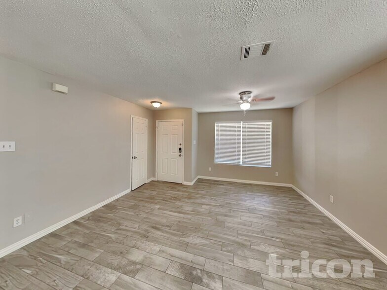 Building Photo - 210 Vivian Dr