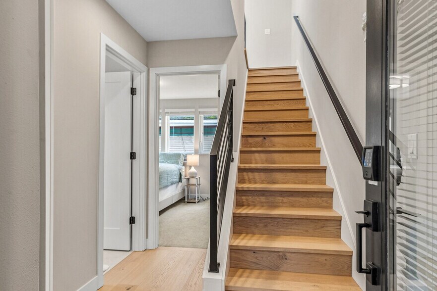 Building Photo - 305 18th Ave