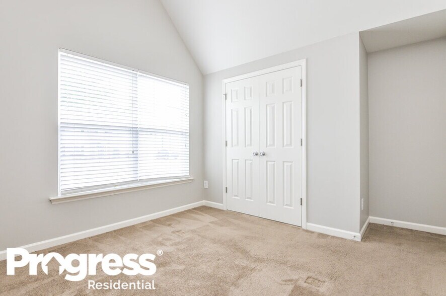 Building Photo - 826 Red Oak Tree Dr