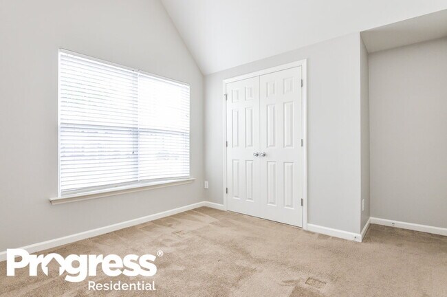 Building Photo - 826 Red Oak Tree Dr