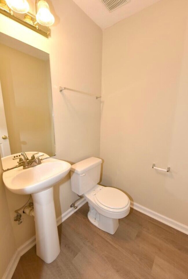 Building Photo - 2428 E University Dr