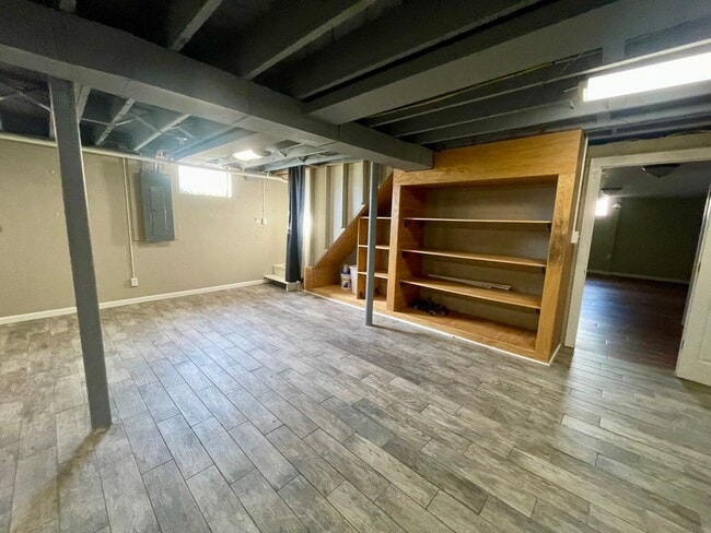Building Photo - Sandusky Home
