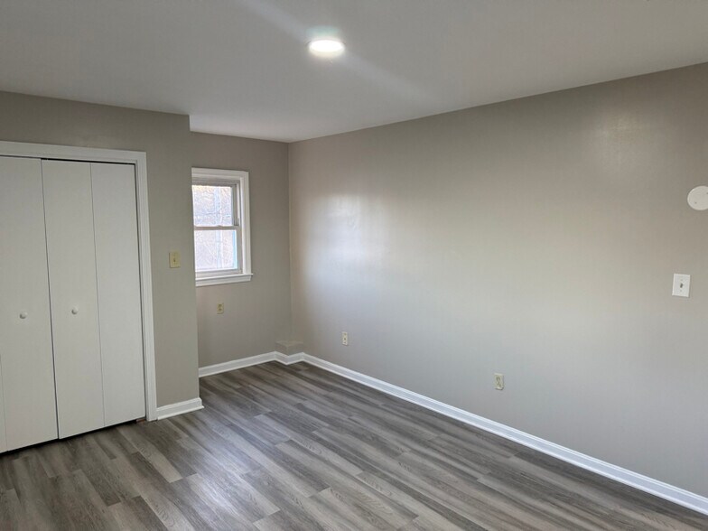 Building Photo - 654 Alden St