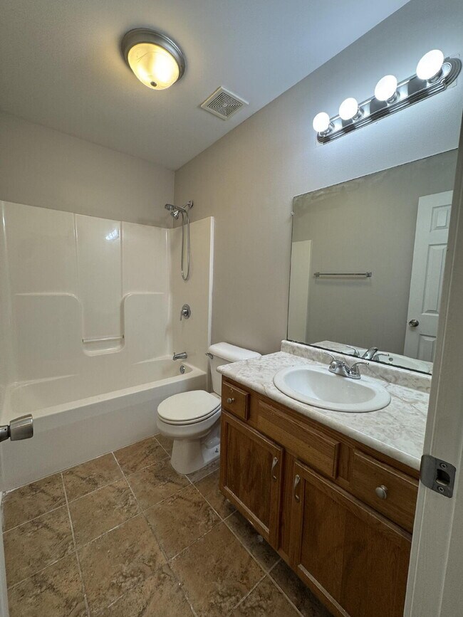 Building Photo - 404 Faulkner Dr