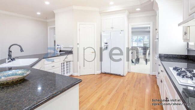 Building Photo - 417 Belmont Ave