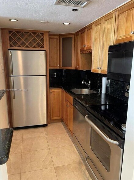 Building Photo - 770 Claughton Island Dr