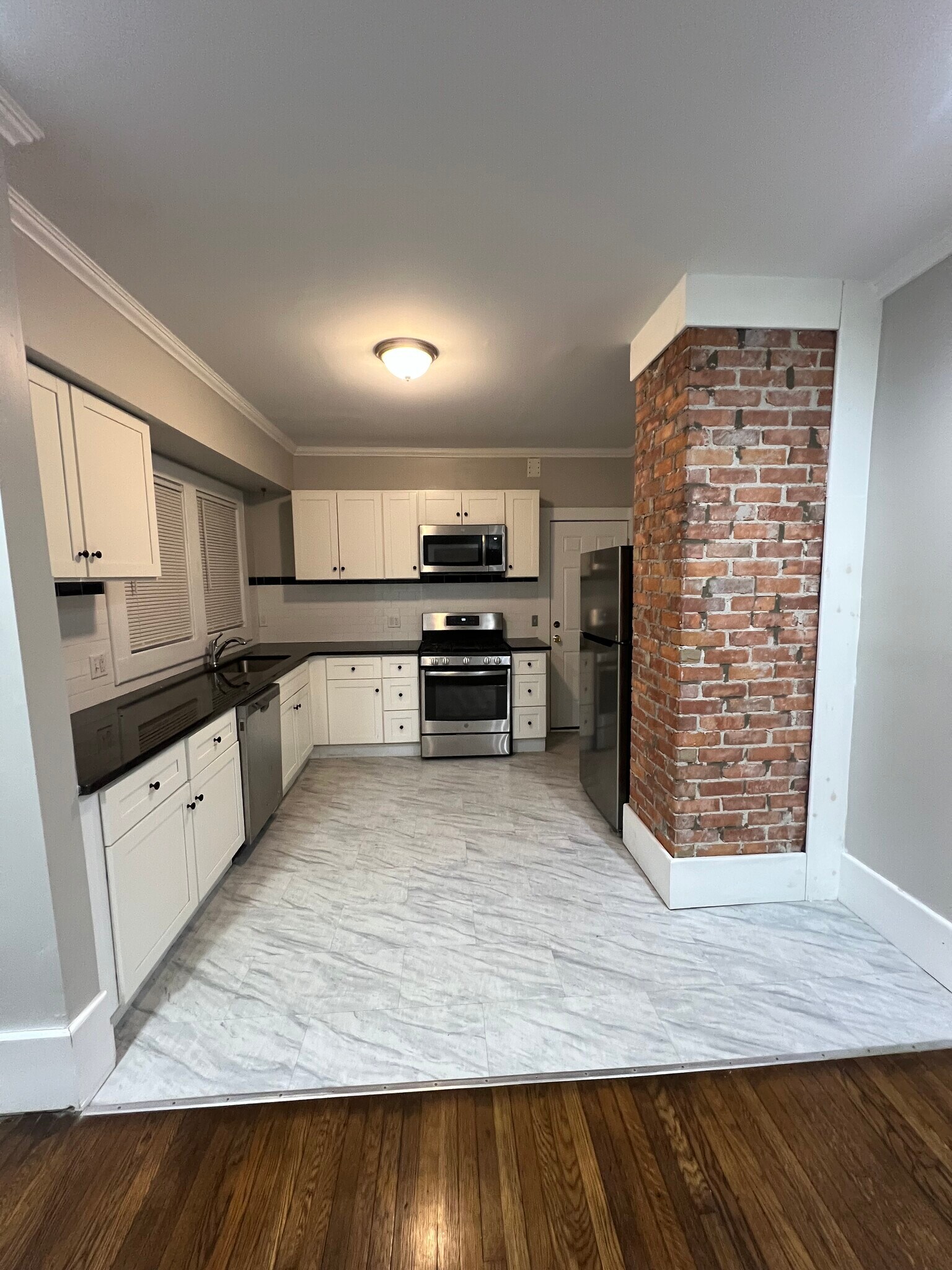 Building Photo - 7426 Dunedin St