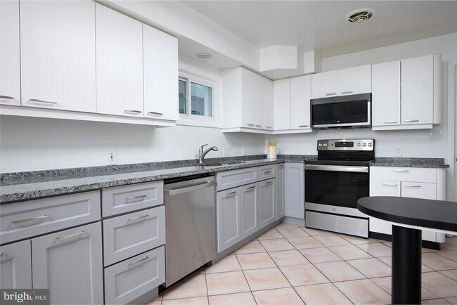 Building Photo - 13802 Marianna Dr