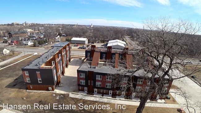 Building Photo - 708 SE 6th St