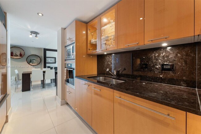 Building Photo - 6801 Collins Ave