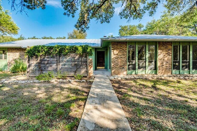 Building Photo - 904 Willow Creek Cir