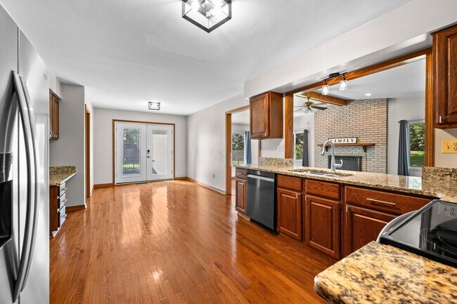 Building Photo - 38636 Rutgers Dr
