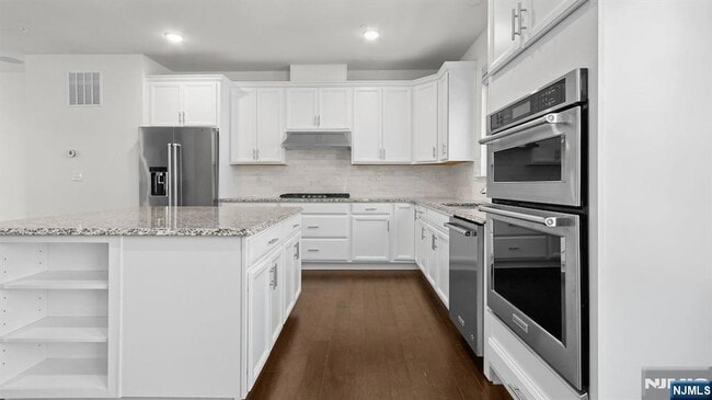 Building Photo - 54 Landmark Ln