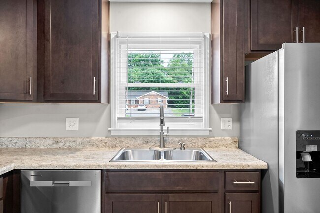 Building Photo - 147 Darlene Dr