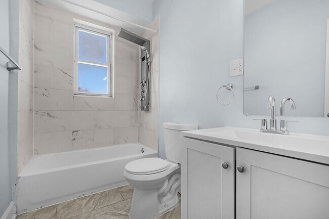 Building Photo - 3501 Oakmont Ave