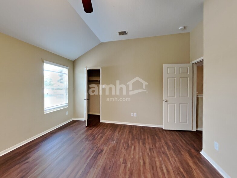 Building Photo - 9928 Grebe Dr