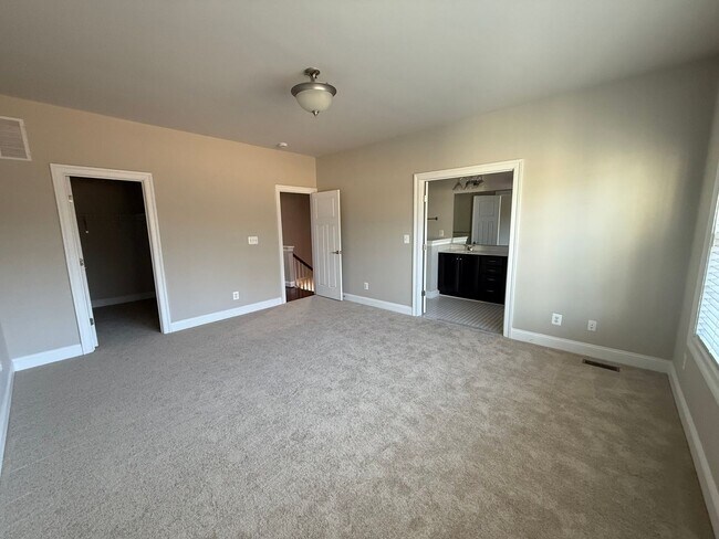 Building Photo - 2126 Avinity Loop