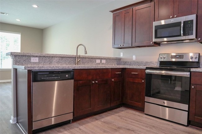 Building Photo - 118 Artesian Way