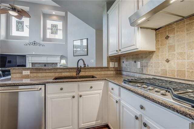 Building Photo - 3594 Lincoln Dr