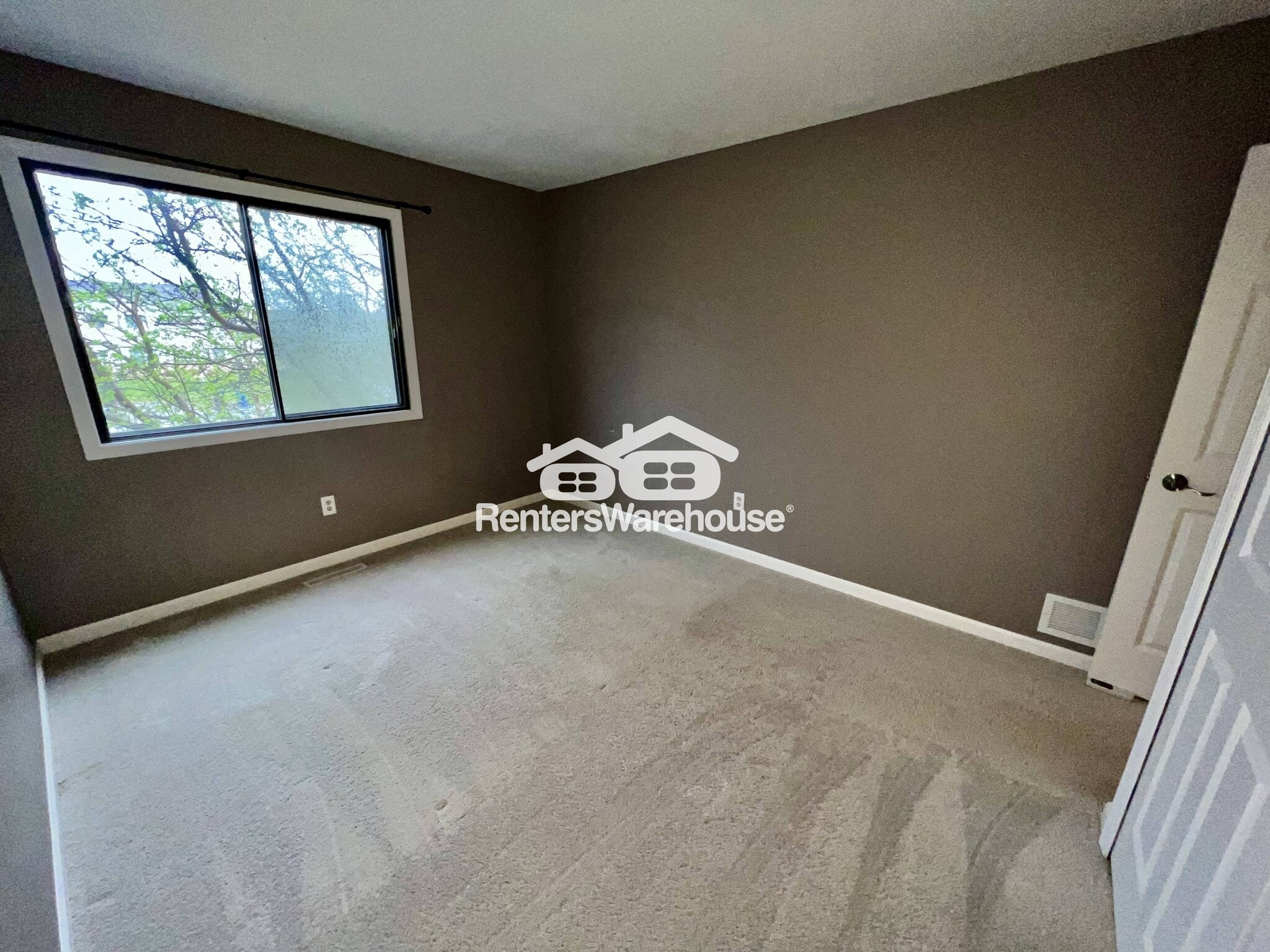 Building Photo - 7541 Vinewood Ct N