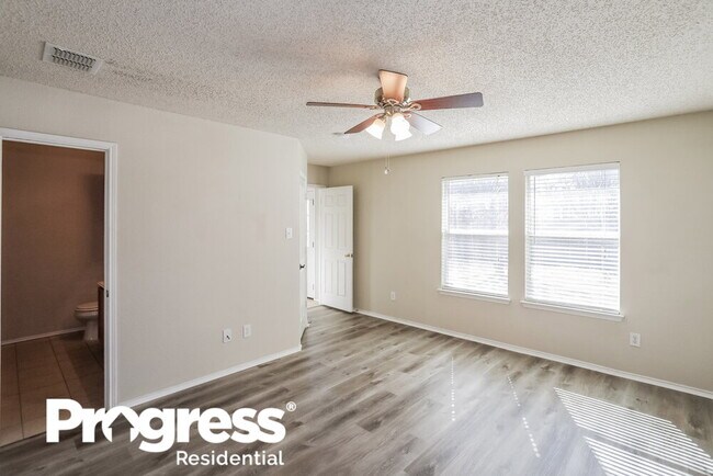 Building Photo - 1613 White Oak Rd