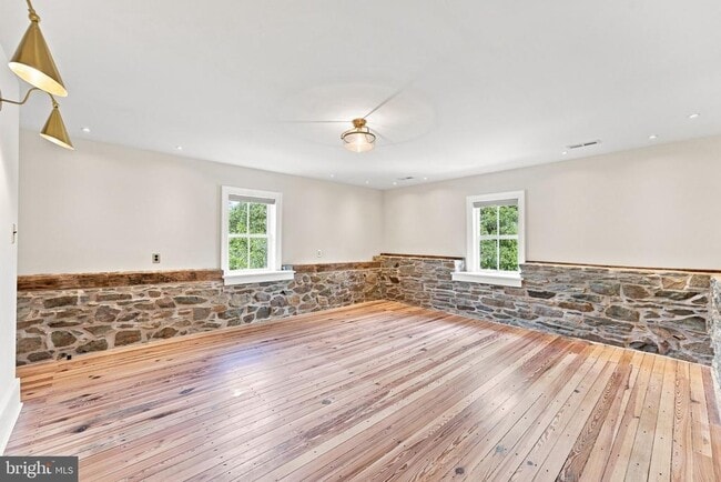 Building Photo - 5519 Hopewell Rd