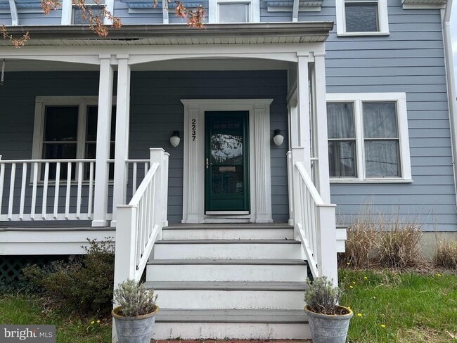 Building Photo - 2237 N Wakefield St