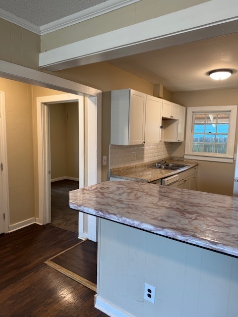 Building Photo - 2BR/1BA home on corner lot in north Nashvi...