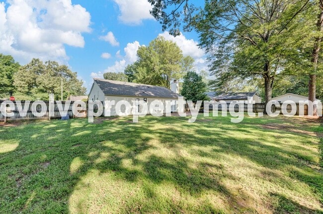 Building Photo - COLLIERVILLE HOME!!
