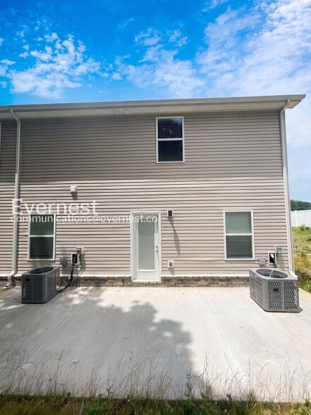 Building Photo - 3385 Polly Dr