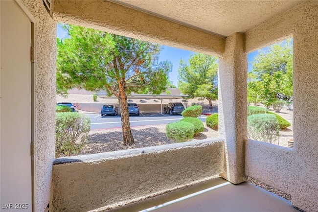 Building Photo - 75 N Valle Verde Dr