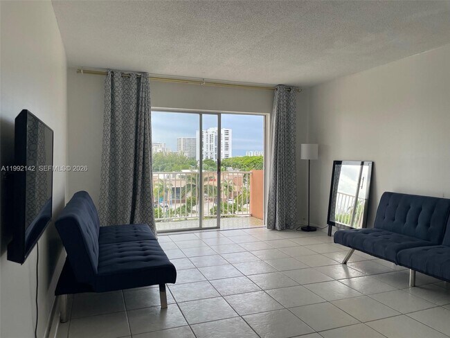 Building Photo - 2200 E Hallandale Beach Blvd