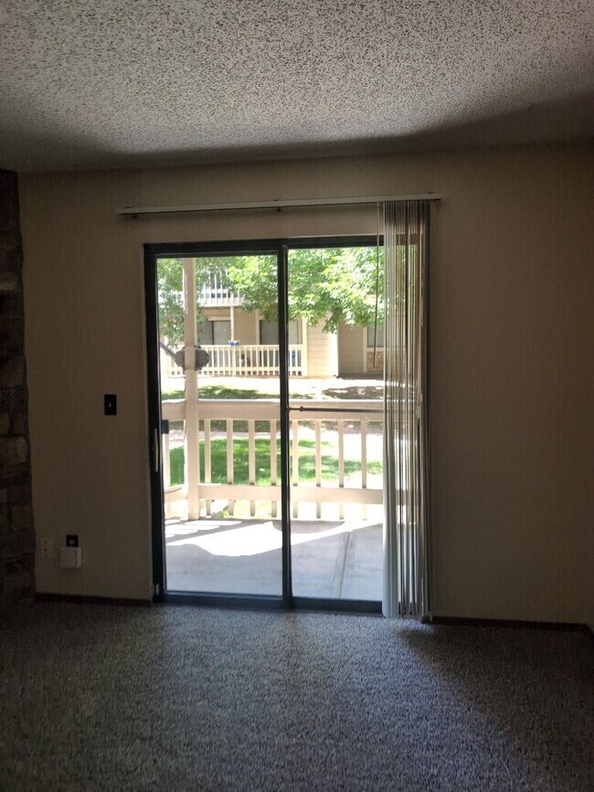 Building Photo - Charming 2BR/2BA Condo Near Lowry - AVAIL NOW!
